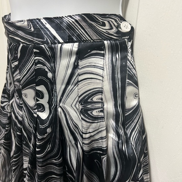 Born Honey Marbled Pleated Mini Skirt - Picture 5 of 11